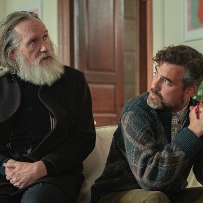 Pearce Quigley y Daniel Ings en 2x02 titulado 'Hay una rata en la cocina' de 'The Gentlemen: La serie'