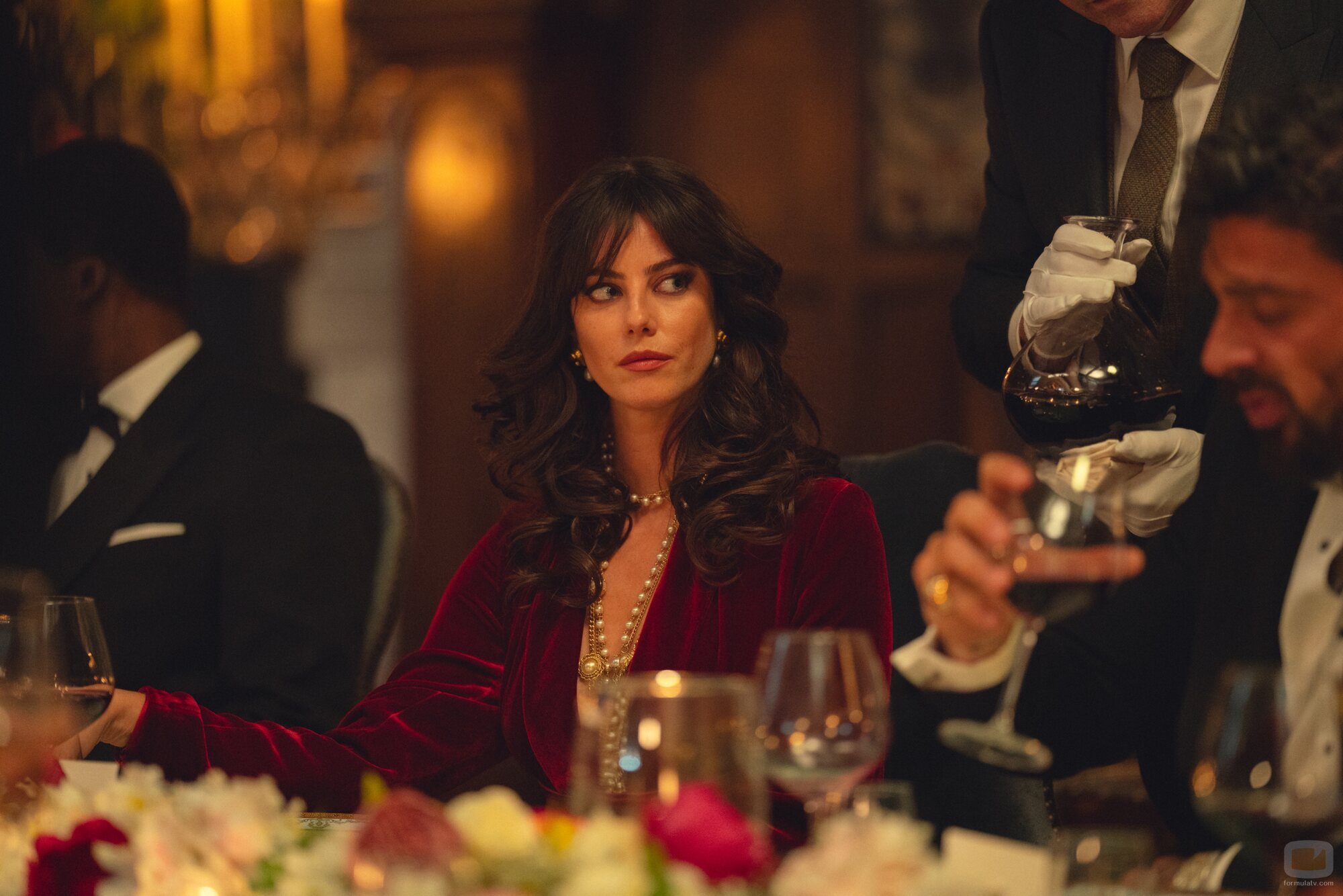 Kaya Scodelario en 'Hay una rata en la cocina' de 'The Gentlemen: La serie'