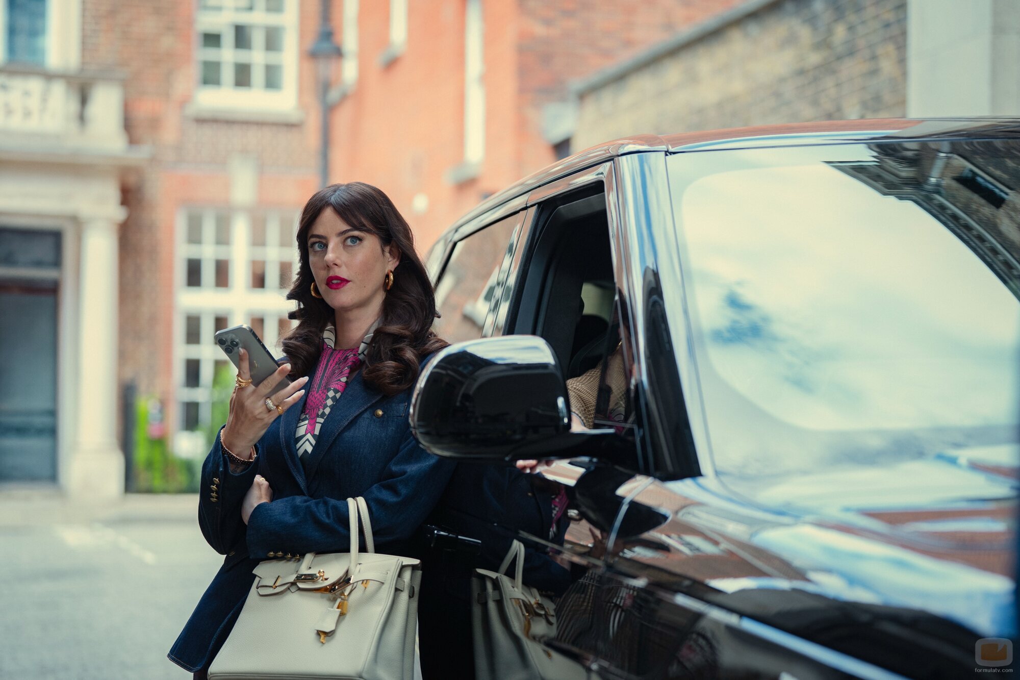 Kaya Scodelario en la temporada 2 y el capítulo 02 de 'The Gentlemen: La serie'