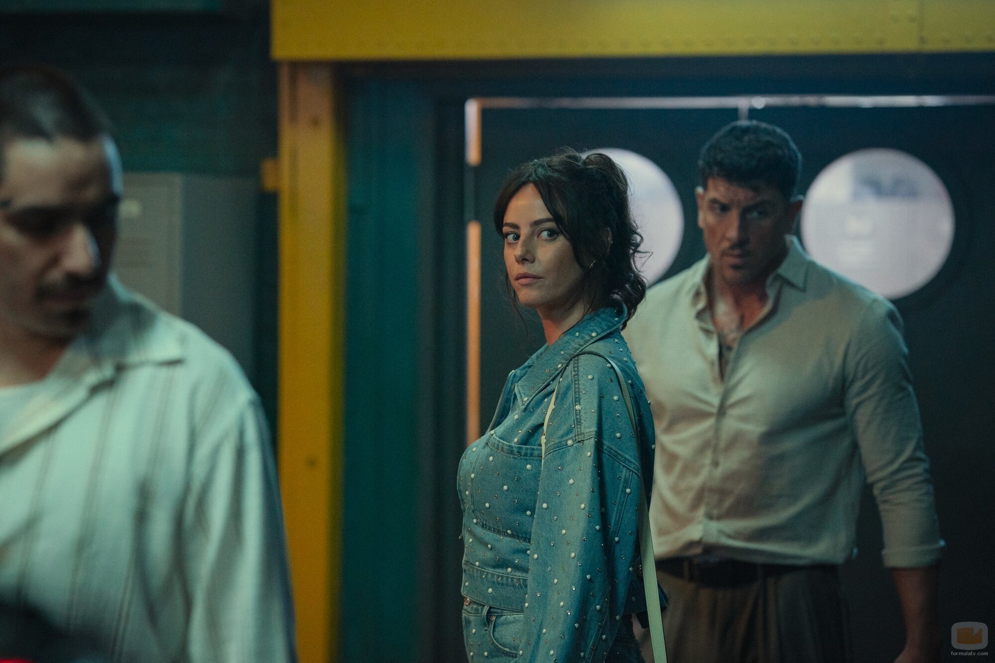 Kaya Scodelario en el 2x05 de 'The Gentlemen: La serie'