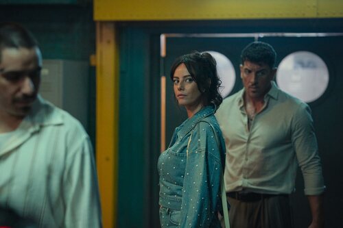 Kaya Scodelario en el 2x05 de 'The Gentlemen: La serie'