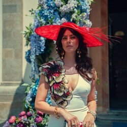 Kaya Scodelario en 2x06 titulado 'Las campanas de San Domenico' de 'The Gentlemen: La serie'