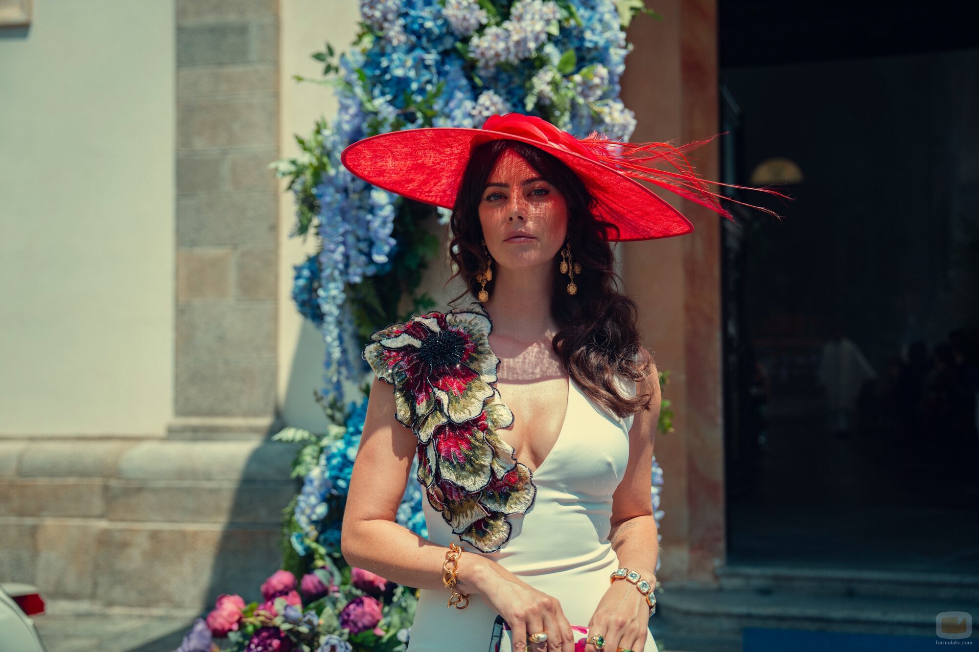 Kaya Scodelario en 2x06 titulado 'Las campanas de San Domenico' de 'The Gentlemen: La serie'