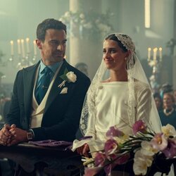 Benedetta Porcaroli y Theo James en 2x06 titulado 'Las campanas de San Domenico' de 'The Gentlemen: La serie'