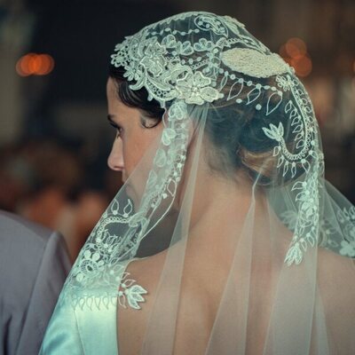 Benedetta Porcaroli en 'Las campanas de San Domenico' de 'The Gentlemen'