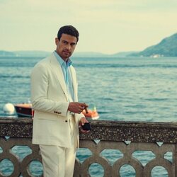 Theo James en la temporada 2 y el capítulo 06 de 'The Gentlemen: La serie'