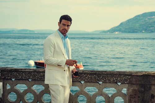 Theo James en la temporada 2 y el capítulo 06 de 'The Gentlemen: La serie'