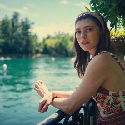 Jasmine Blackborow en el 2x06 de 'The Gentlemen: La serie'