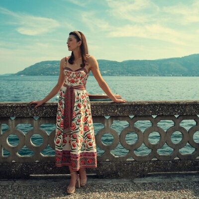 Jasmine Blackborow en 'Las campanas de San Domenico' de 'The Gentlemen: La serie'