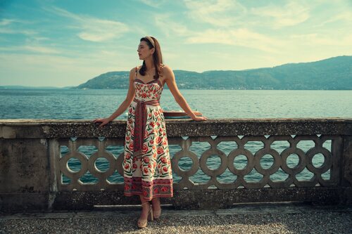 Jasmine Blackborow en 'Las campanas de San Domenico' de 'The Gentlemen: La serie'