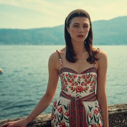 Jasmine Blackborow en 2x06 'Las campanas de San Domenico' de 'The Gentlemen: La serie'