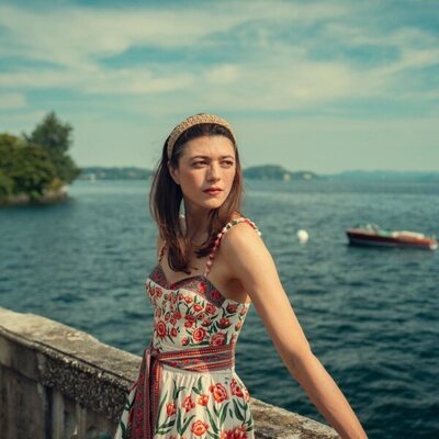 Jasmine Blackborow en 'Las campanas de San Domenico' de 'The Gentlemen'