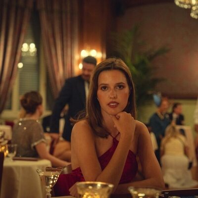 Ruby Sear en 2x06 titulado 'Las campanas de San Domenico' de 'The Gentlemen: La serie'
