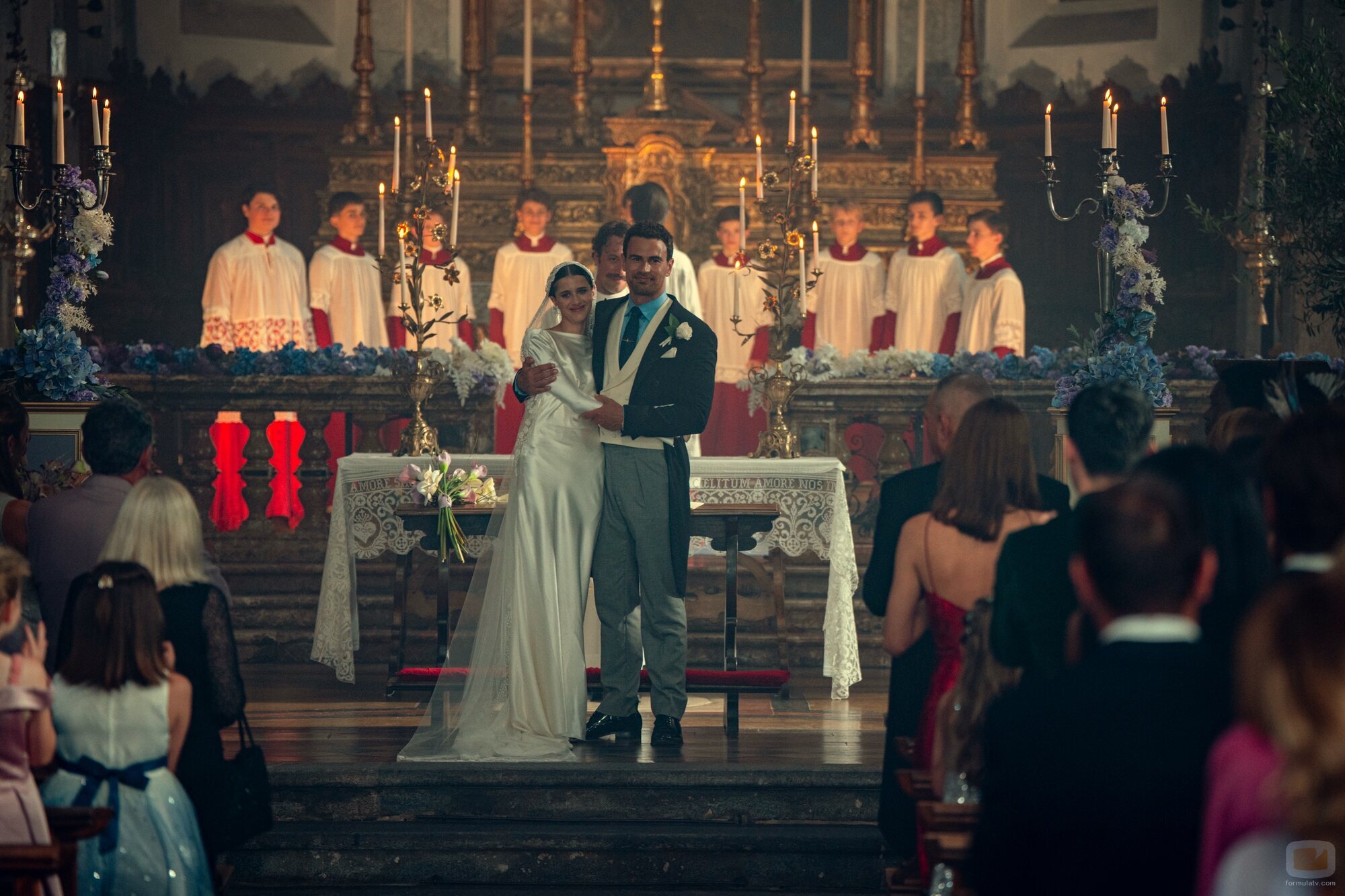 Theo James en Capítulo 6 titulado 'Las campanas de San Domenico' de 'The Gentlemen: La serie'