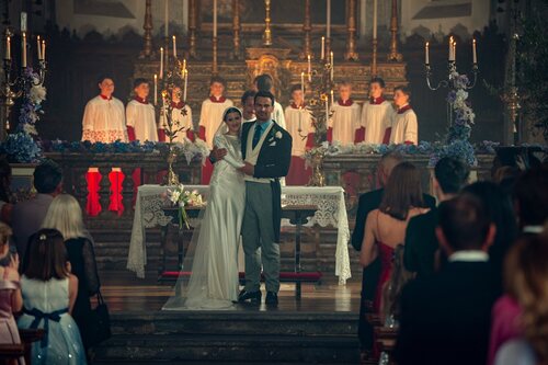Theo James en Capítulo 6 titulado 'Las campanas de San Domenico' de 'The Gentlemen: La serie'