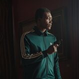 Benjamin Clémentine en el 2x07 de 'The Gentlemen: La serie'