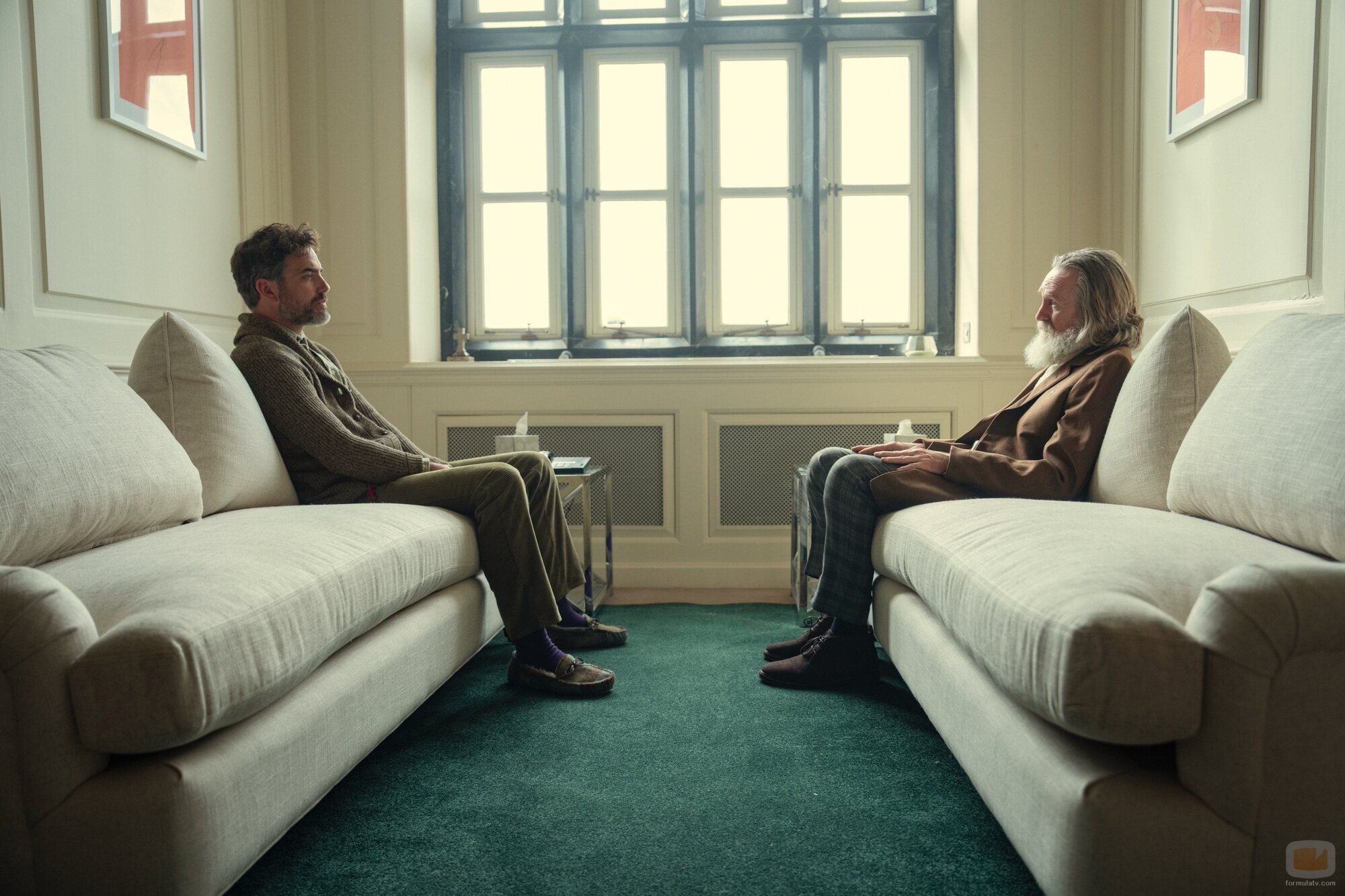 Pearce Quigley y Daniel Ings en 2x08 'Tráeme la cabeza' de 'The Gentlemen: La serie'