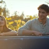 Kyle Clark y Miku Martineau en el 1x01 de 'La timonel'