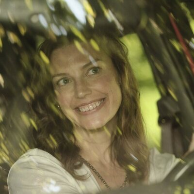 Jessica Paré en 1x01 titulado 'El ataque' de 'La timonel'