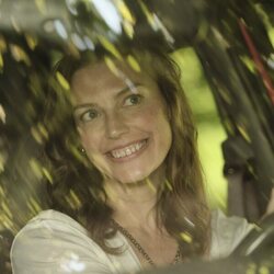 Jessica Paré en 1x01 titulado 'El ataque' de 'La timonel'