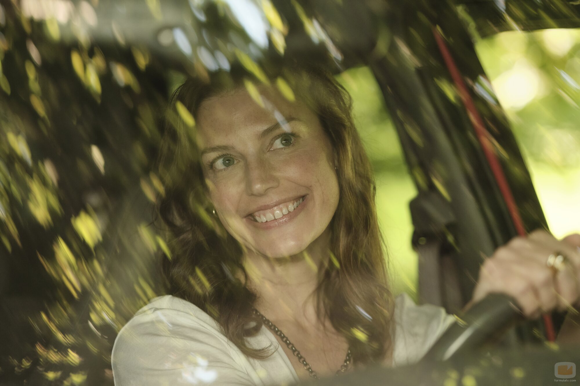 Jessica Paré en 1x01 titulado 'El ataque' de 'La timonel'