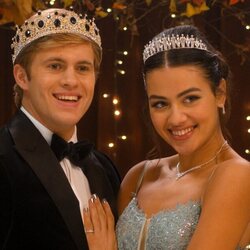 Sage Linder en 1x05 titulado 'Anatomía del baile de otoño' de 'La timonel'