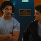 Jude Wilson y Kyle Clark en 1x06 'Una racha de mala suerte' de 'La timonel'