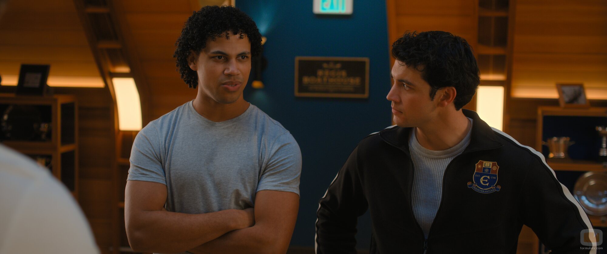 Jude Wilson y Kyle Clark en 1x06 'Una racha de mala suerte' de 'La timonel'