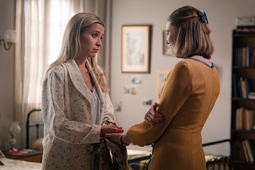 Ana Carlota Fernández y Isabel Moreno en 'Viernes 18 de septiembre de 2026' de 'Sueños de libertad'