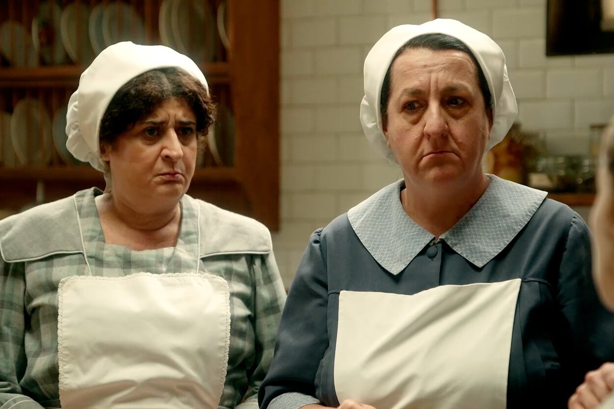 Candela y Simona en una escena de 'La promesa'