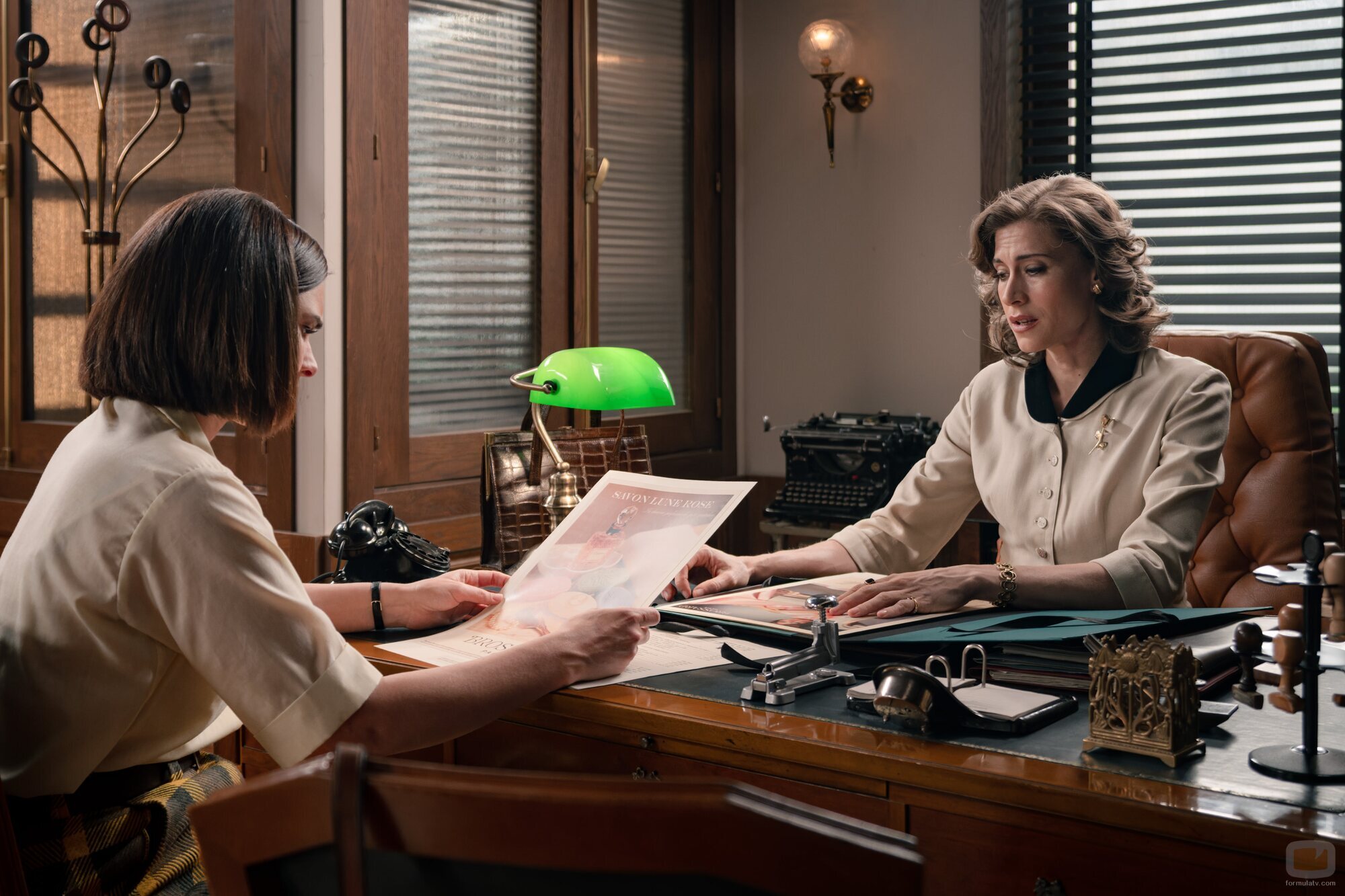 Alba Brunet y Marta Belmonte en Capítulo 176 titulado 'Martes 22 de septiembre de 2026' de 'Sueños de libertad'