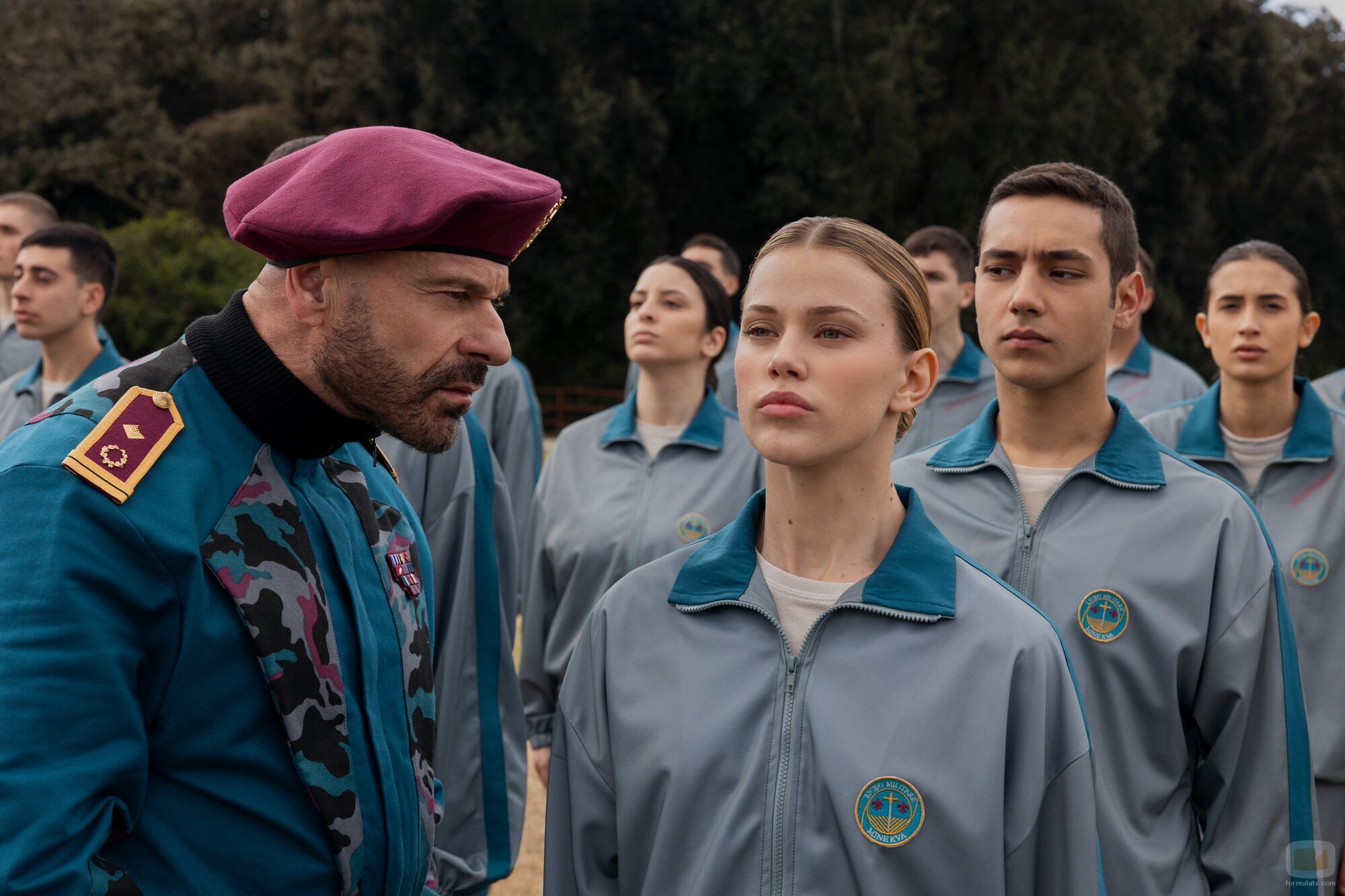 Raiz y Margherita Buoncristiani en 1x01 titulado 'El espadín' de 'Academia Minerva'