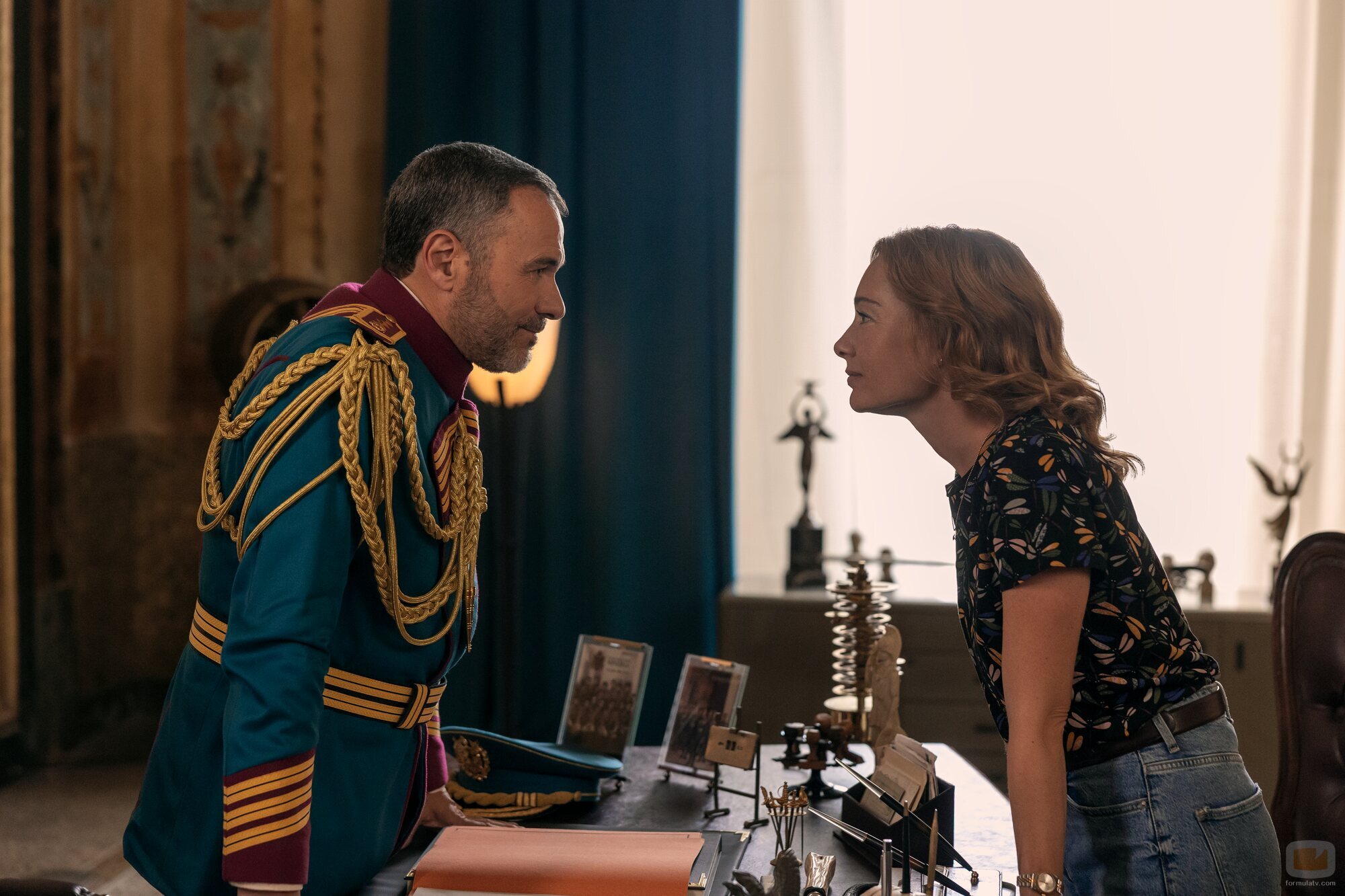 Cristiana Capotondi y Massimiliano Gallo en el 1x06 de 'Minerva - La scuola'