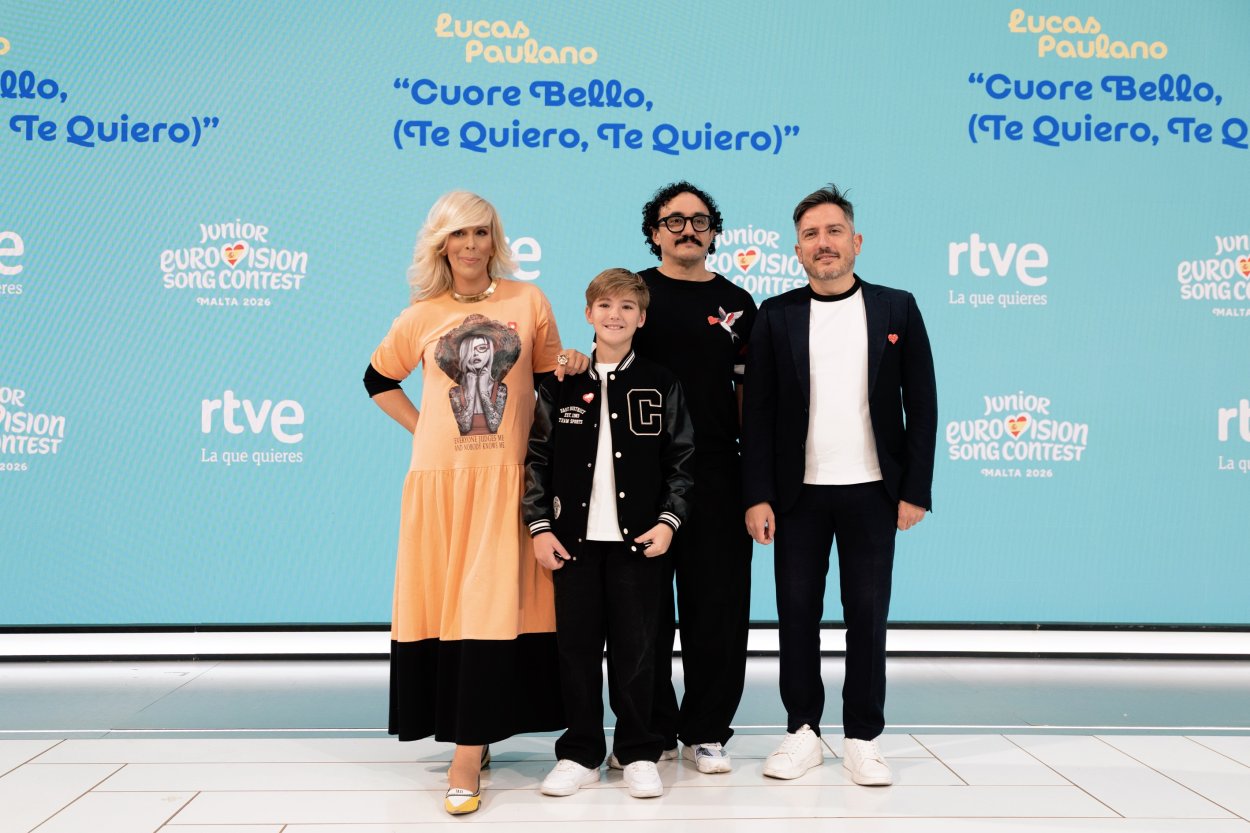 Lucas Paulano y el equipo de RTVE en la presentación de la canción de Eurovisión Junior 2026