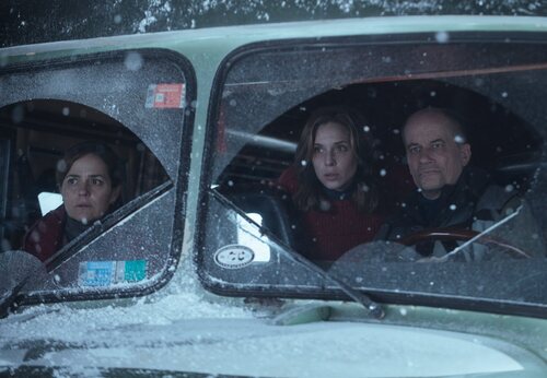 Andrea Pietra y Carla Peterson en 1x05 'Paisaje' de 'El Eternauta'