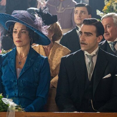 Isabel Serrano y Guillermo Serrano en 7x178 titulado 'La boda de Curro y Ángela (Parte 1)' de 'La promesa'