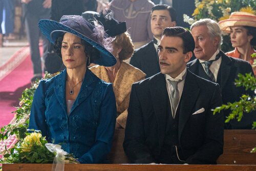 Isabel Serrano y Guillermo Serrano en 7x178 titulado 'La boda de Curro y Ángela (Parte 1)' de 'La promesa'