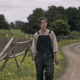 Mike Faist en la temporada 1 y el capítulo 01 de 'Al este del Edén'