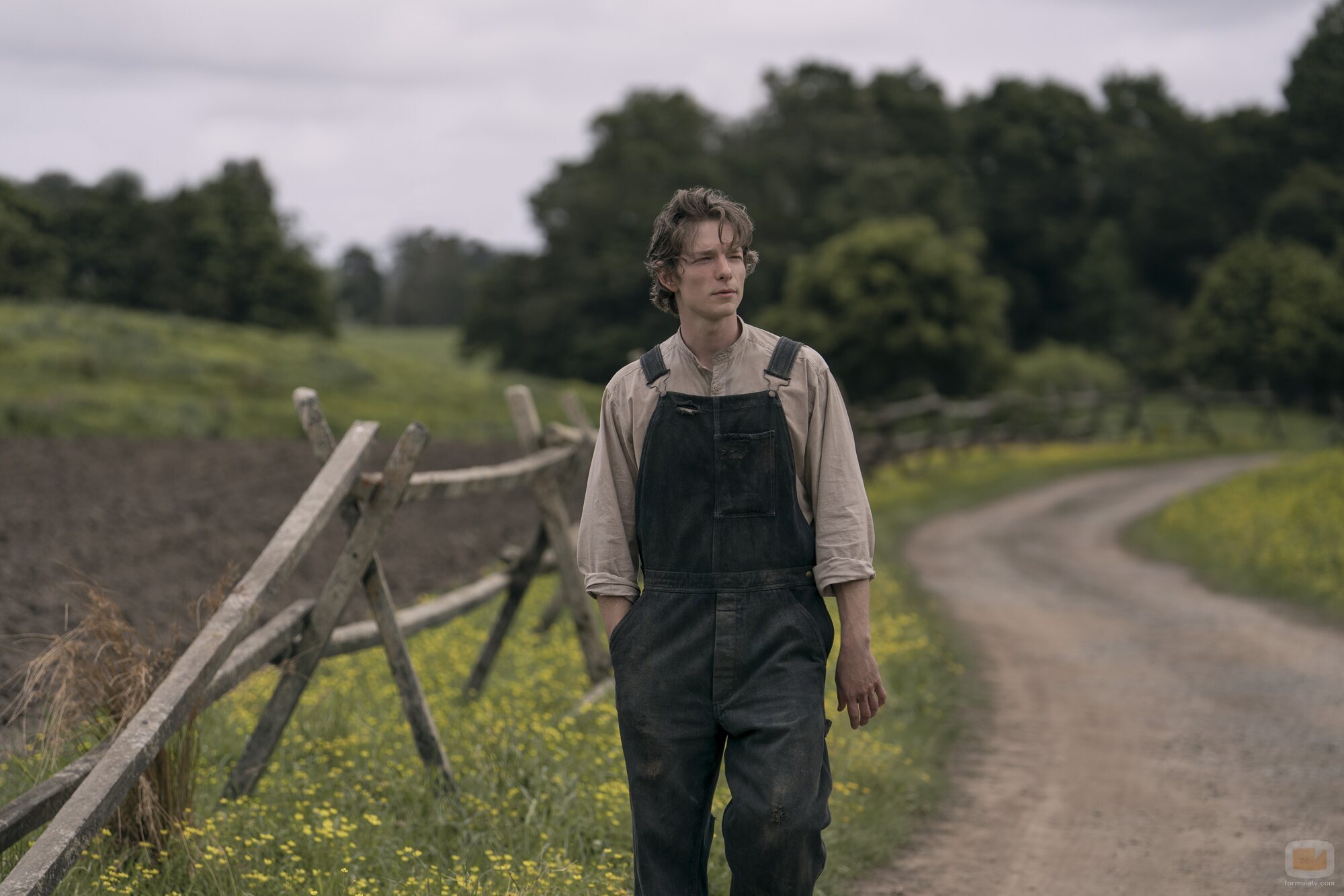 Mike Faist en la temporada 1 y el capítulo 01 de 'Al este del Edén'