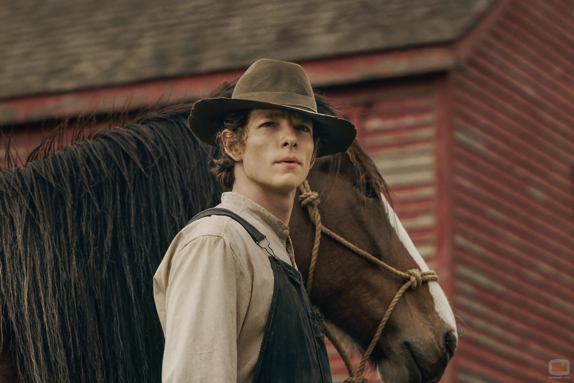 Instantánea de Mike Faist en 'Hermanos' de 'Al este del Edén'