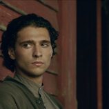 Costa D'Angelo en la temporada 1 y el capítulo 01 de 'Al este del Edén'