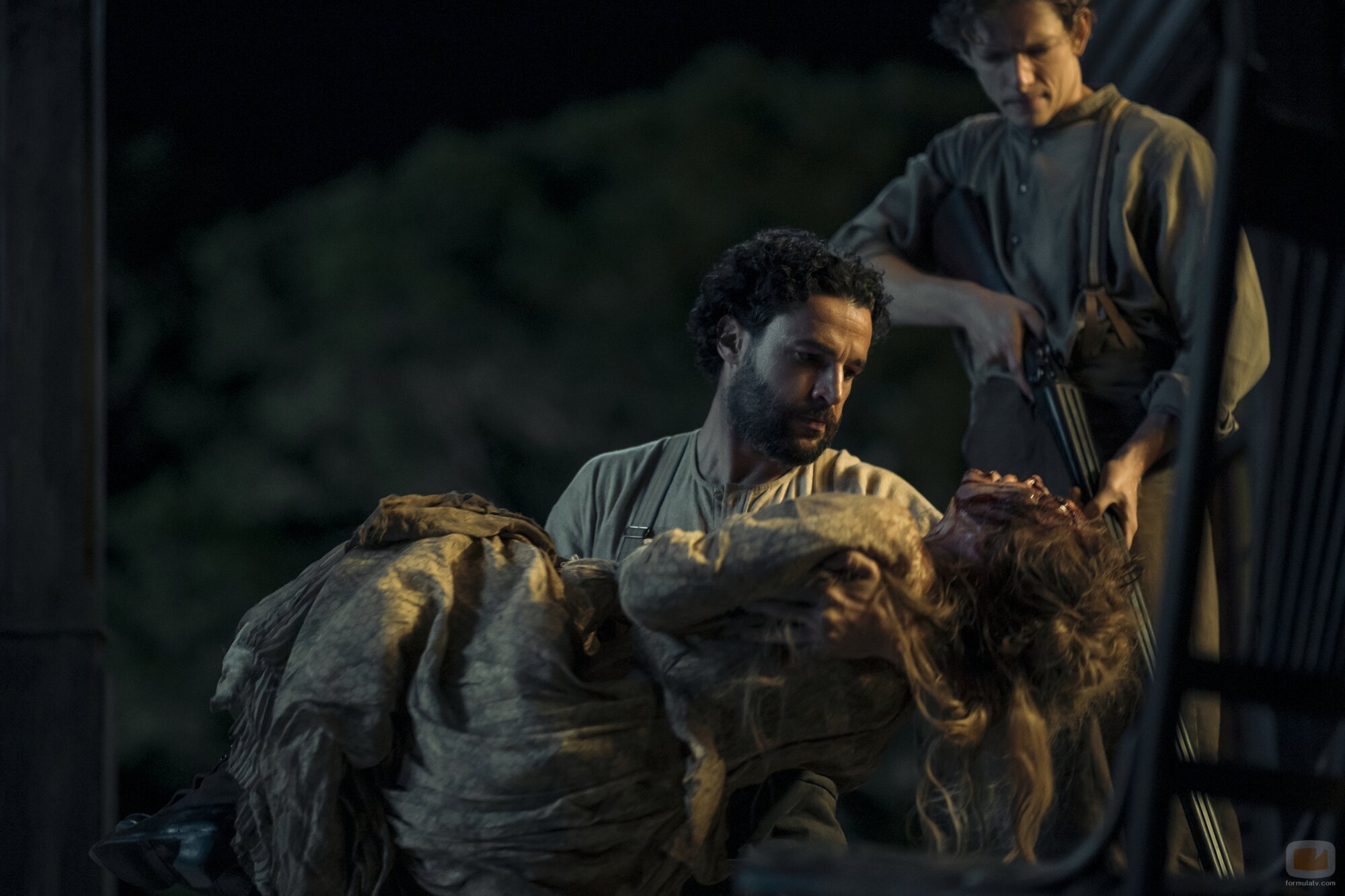 Christopher Abbott y Mike Faist en la temporada 1 y el capítulo 01 de 'Al este del Edén'