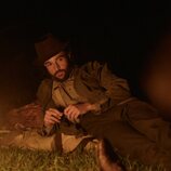 Christopher Abbott en Capítulo 1 titulado 'Hermanos' de 'Al este del Edén'