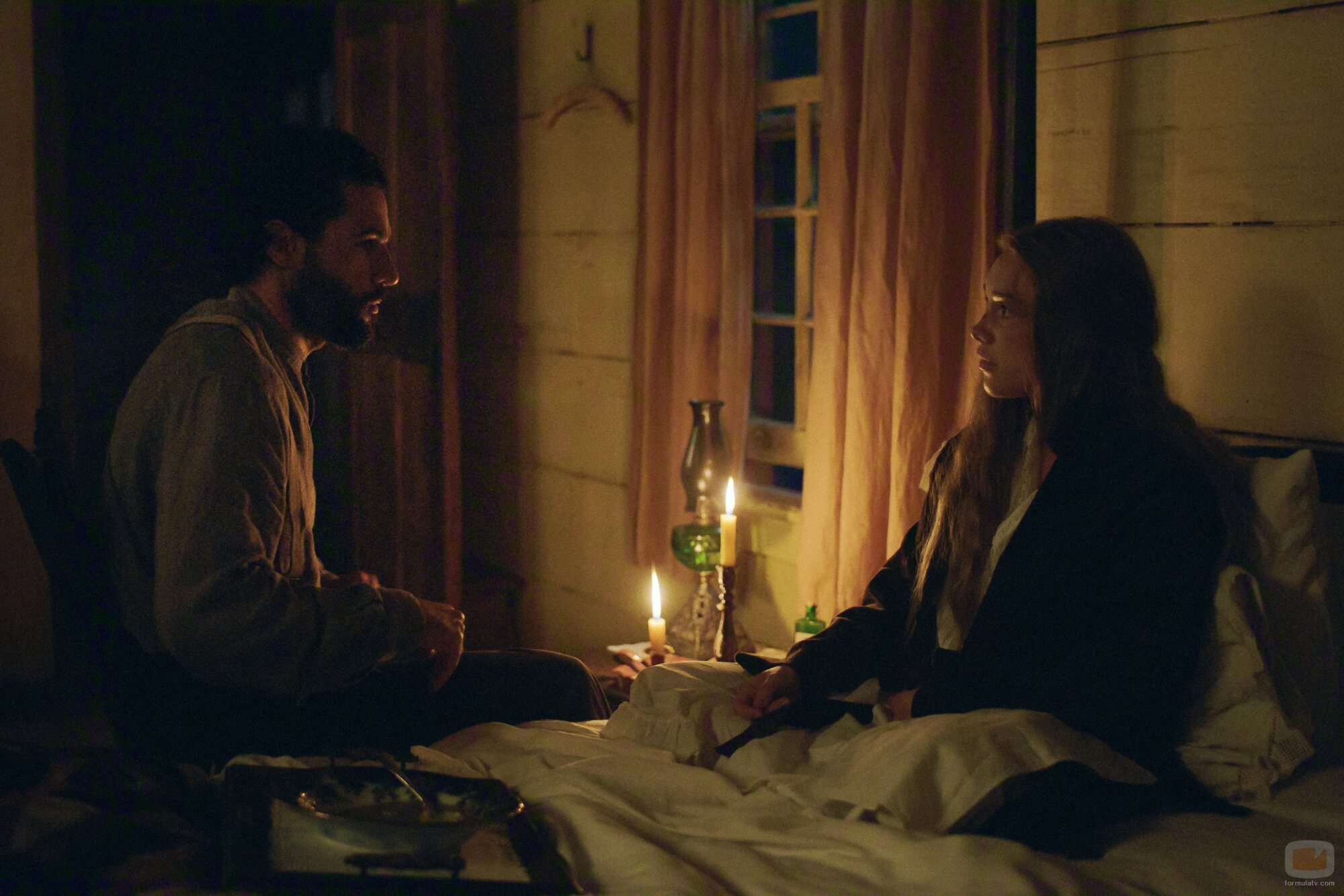 Florence Pugh y Christopher Abbott en el 1x02 de 'Al este del Edén'