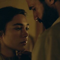 Christopher Abbott y Florence Pugh en el 1x02 de 'Al este del Edén'