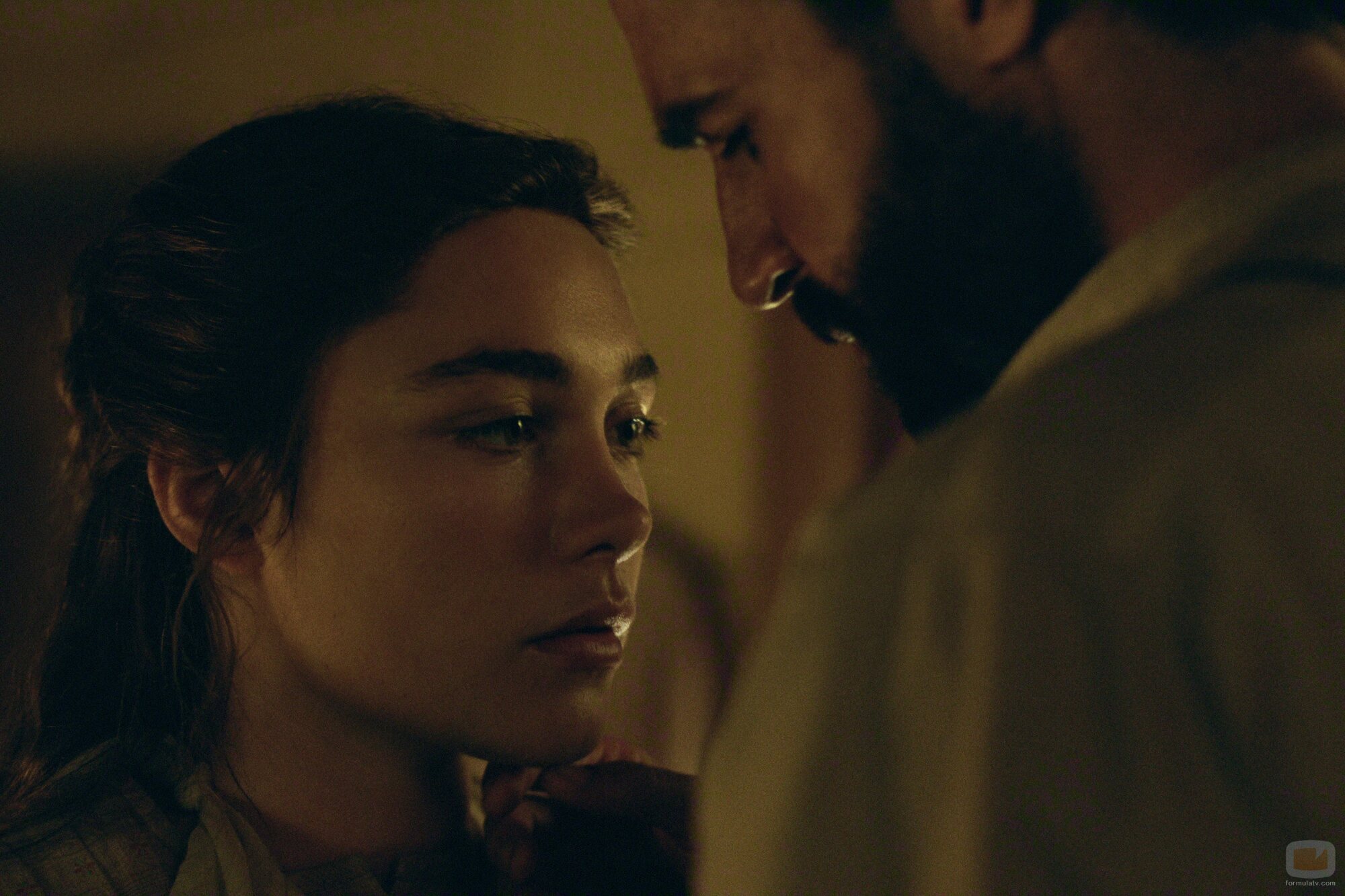 Christopher Abbott y Florence Pugh en el 1x02 de 'Al este del Edén'