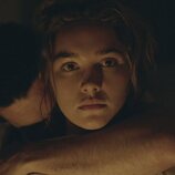 Florence Pugh en 1x03 titulado 'En el valle' de 'Al este del Edén'