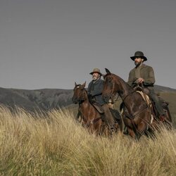 Christopher Abbott y Ciarán Hinds en el 1x03 de 'East of Eden'