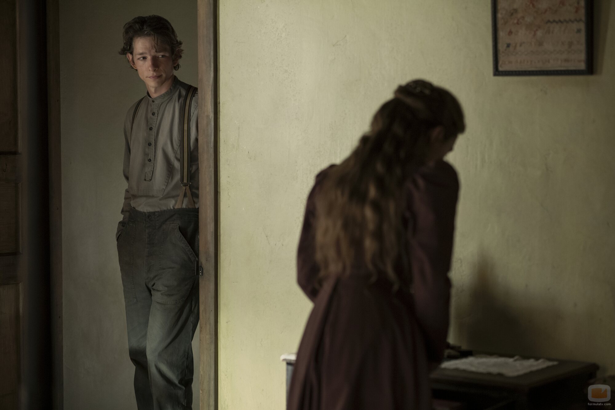 Mike Faist en Capítulo 3 titulado 'En el valle' de 'Al este del Edén'
