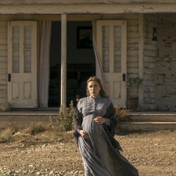 Still de Florence Pugh en el 1x03 de 'East of Eden'